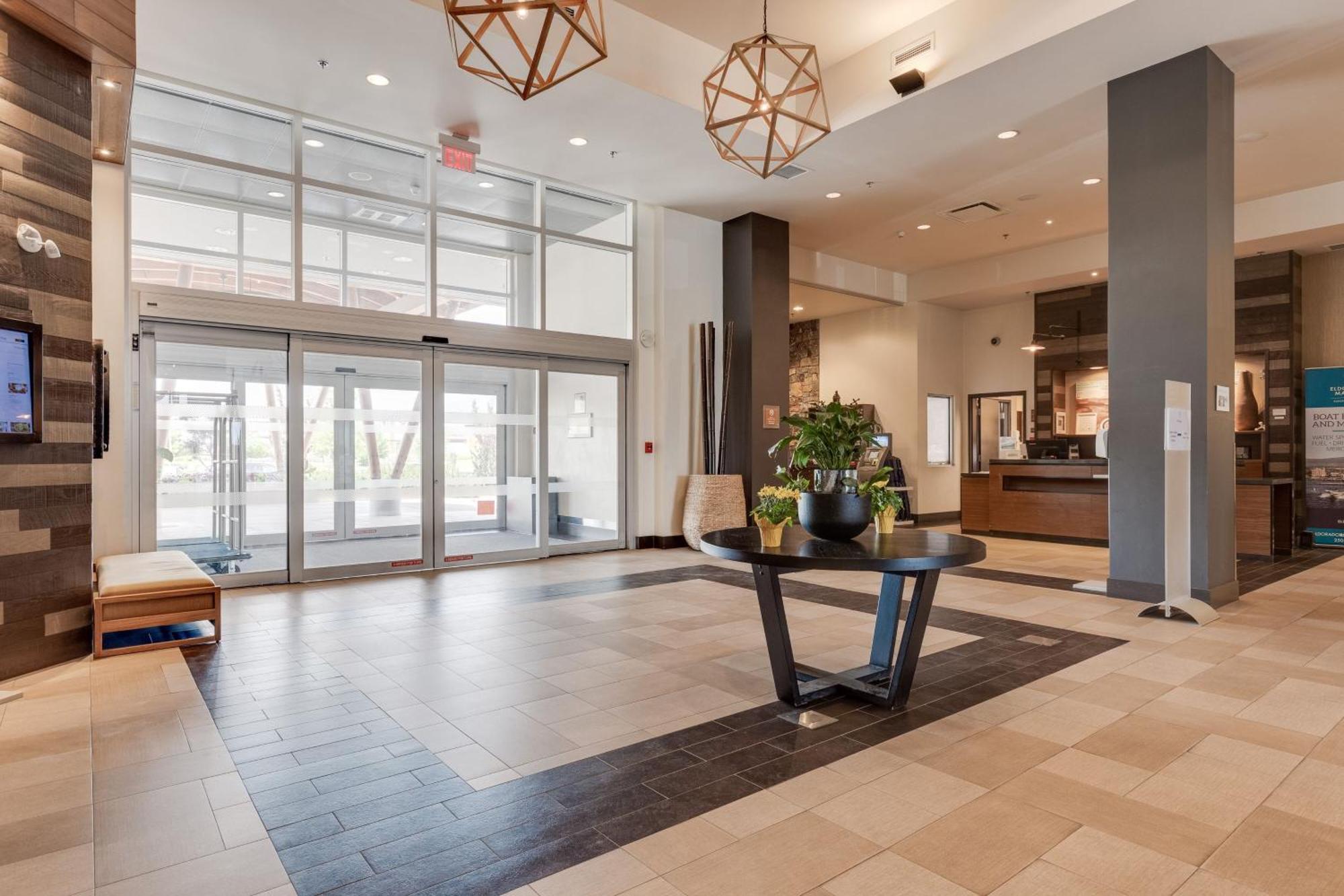 Four Points By Sheraton Kelowna Airport Exterior foto